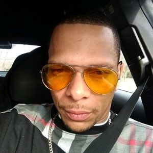 Meet your Posher, Derrick